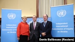 Члены Международной комиссии по расследованию нарушений в Украине Ясминка Джумхур, Эрик Мёсе и Пабло де Грайфф.