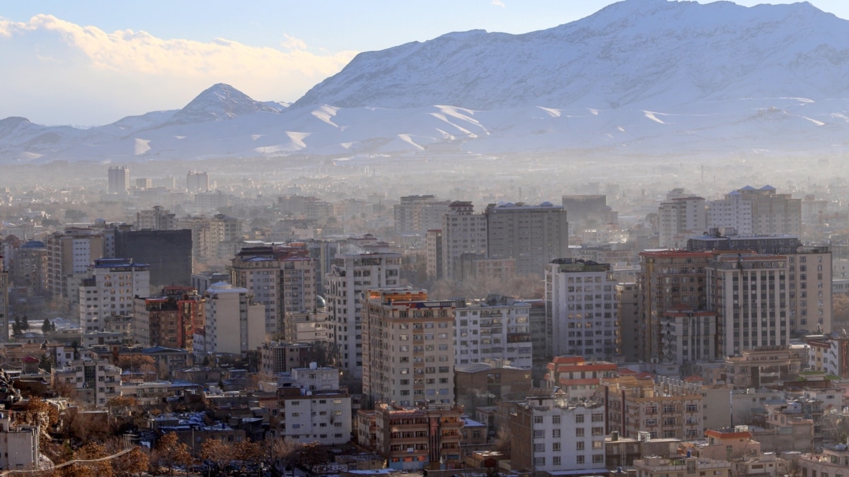 افغانستان کې واوره او بارانونه؛ کروندګر خوښ خو بېوزلان خواشیني دي