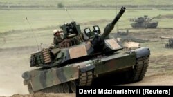 Раніше Вашингтон обіцяв надати Києву 31 старішу версію танка Abrams, і президент Володимир Зеленський наприкінці вересня підтвердив, що деякі з цих танків вже надійшли в Україну (фото ілюстративне)