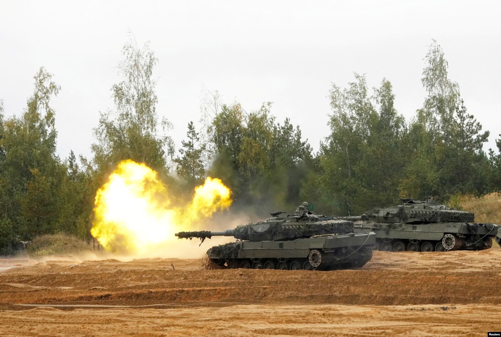 Një tank Leopard 2 i ushtrisë spanjolle gjatë manovrave të NATO-s, në Letoni, më 2022.