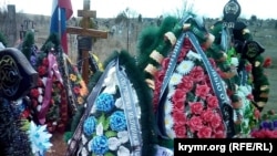 Могилы российских военных на кладбище в Крыму, иллюстративное архивное фото 