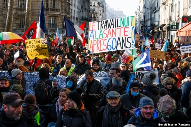 Protestat në Paris kundër reformës së pensioneve të Qeverisë franceze. 21 janar 2023.