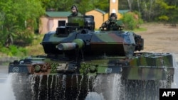Până în acest moment Canada, Germania, Marea Britanie și Statele Unite au anunțat că vor livra tancuri Ucrainei.