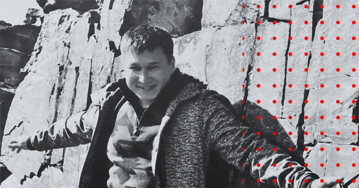 Бір жігіттің жұлқынып бара жатқанын көрдік. Бір жігіттің жұлқынып бара жатқанын көрдік.