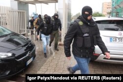 Karabinjeri dolaze pred bolnicu u Palermu gdje je uhapšen mafijaški šef Messina Denaro, 16. januar 2023.
