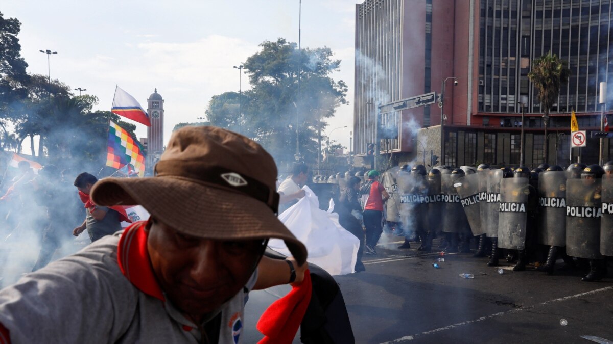 Понад пів сотні людей постраждали на антиурядових протестах у Перу