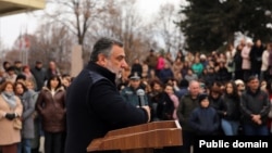 În calitate de prim-ministru de facto din Nagorno-Karabah, Ruben Vardanian se întâlnește cu oamenii din Stepanakert. (fișier imagine)
