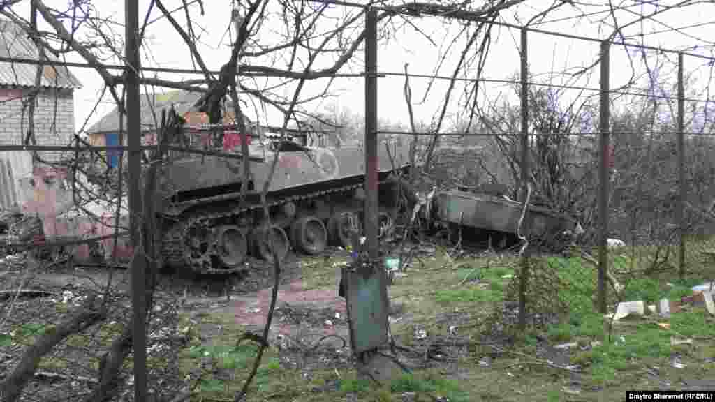 Російські військові заїжджали танками прямо у двори та городи