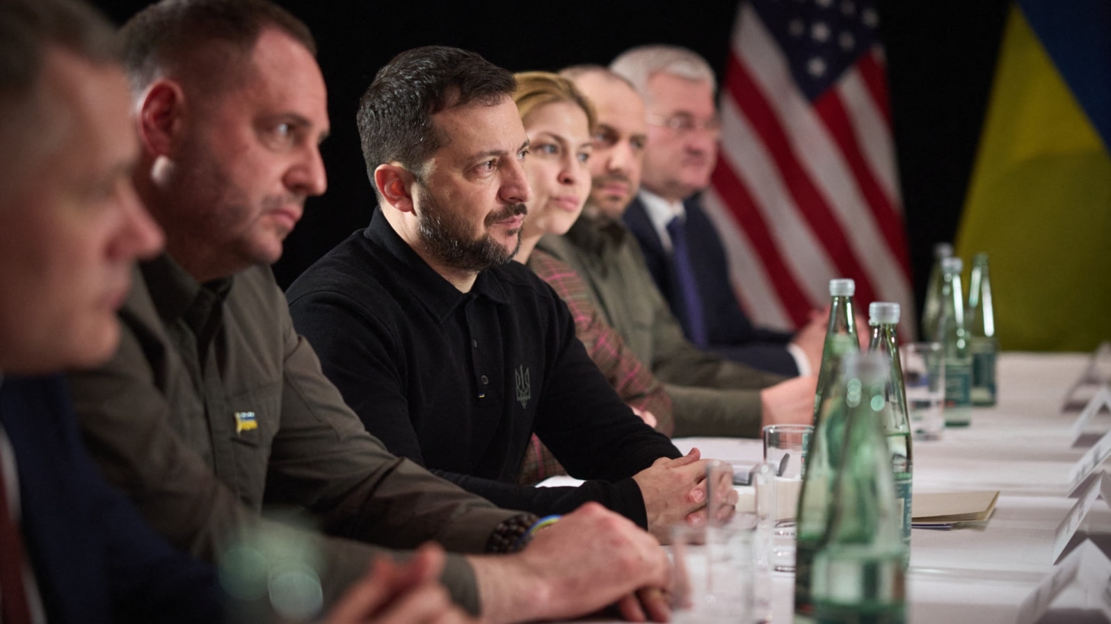 Президент України Володимир Зеленський та члени української делегації на переговорах із представниками США на чолі з віце-президентом Джей Ді Венсом у рамках Мюнхенської конференції. Німеччина, 14 лютого 2025 року