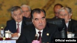 Президент Таджикистана на Диалоге по вопросам укрепления партнерства в рамках саммита АТЭС, Пекин, 8 ноября 2014 года.