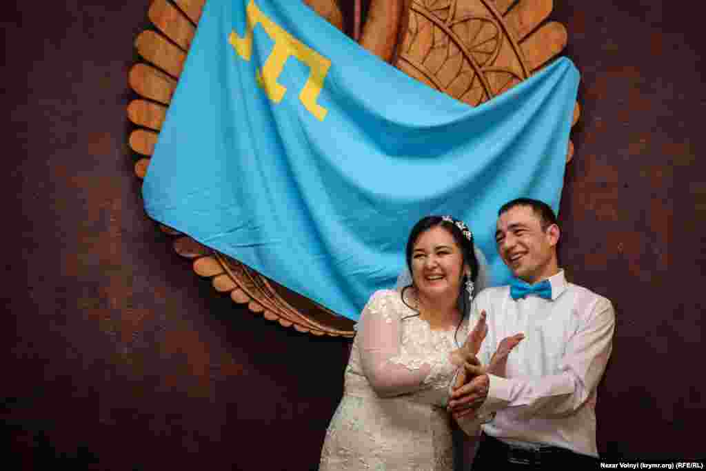 Декабрь 2015. Национальный флаг на крымскотатарской свадьбе в Симферополе