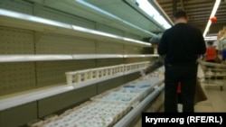 Крым,пустые полки в магазинах
