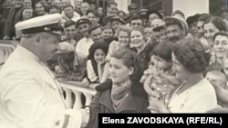 Летчик, дважды Герой Советского Союза И.Д.Папанин на отдыхе в Гагре. 1940 г.