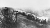 Цю фотографію вилучили при огляді тіла загиблого німецького офіцера. На ній німецькі військові здійснюють розстріл цивільних осіб у Бабиному Яру, Київ, 1942 рік. Протягом 1941–1943 років у Бабиному Яру були розстріляні, за різними даними, від 70 до 200 тисяч осіб. Більшість із них були євреями, за етнічною ознакою там страчували і ромів. Також у Бабиному Яру розстріляли, зокрема, понад 600 членів ОУН