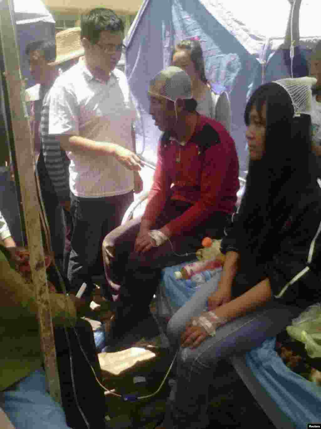 Injured people receive treatment at a clinic in Dingxi.