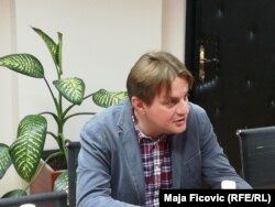 Advokat Trajana Trajkovića, Dejan Vasić, u izjavi za RSE kaže da se dokumentacija Božidara Dejanovića odnosila na njegov radni odnos sa školom, a ne kosovskom opštinom Klokot