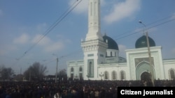 The funeral of Sheikh Muhammad-Sodiq Muhammad-Yusuf drew thousands to Tashkent.