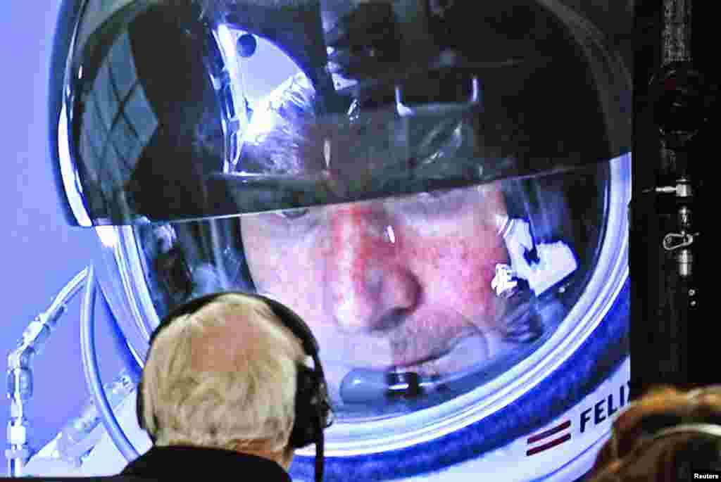 Baumgartner unutar kapsule.