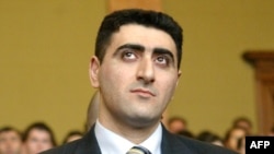 Қасақана адам өлтіргені үшін сотталған әзербайжан офицері Рамиль Сафаров сот залында. Будапешт, 13 сәуір 2012 жыл