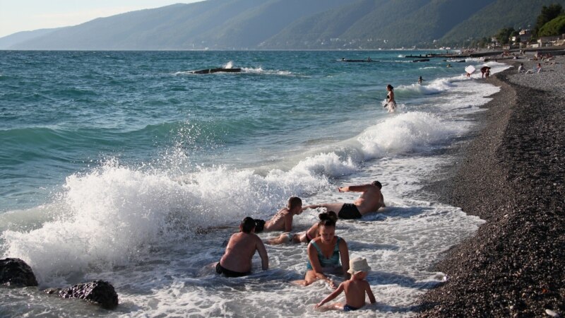 В Абхазии разогревается пляжный вопрос