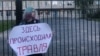 Анастасия Ларкина на акции против буллинга в школе