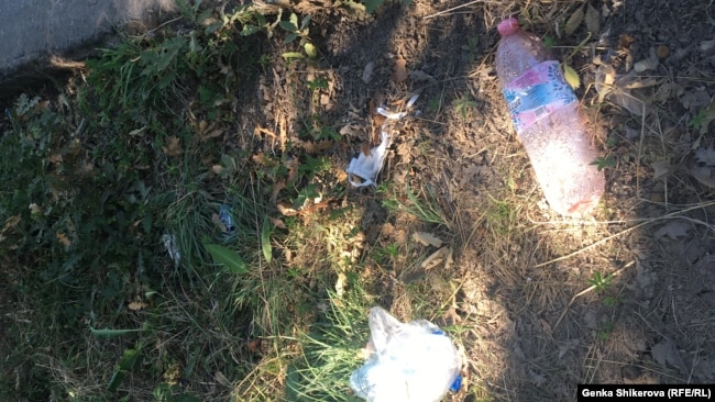 Останалите боклуци от организираното посещение на хиляди симпатизанти на ДПС