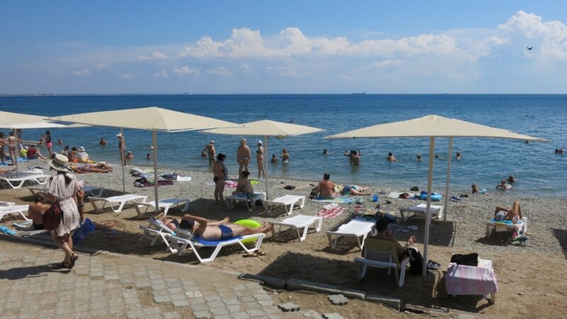 Власти в Крыму призвали курортные города экономить воду для туристов