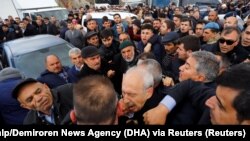 Kemal Kilicdaroglu, atacat la ceremonia funerară de la Cubuk, lîngă Ankara, 21 aprilie 2019