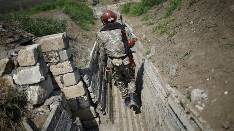 Азербайджан заявил об обстреле армянских позиций в Карабахе 