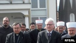 Ivo Josipović sa kardinalom Vinkom Puljićem i reisu-l-ulemom Mustafom ef. Cerićem u Ahmićima