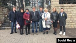 Алексей Сергеев с адвокатом, юристами и представителями Ассоциации незаконно осужденных граждан РФ