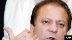 Nawaz Sharif has set a new deadline for the reinstatement of ousted judges