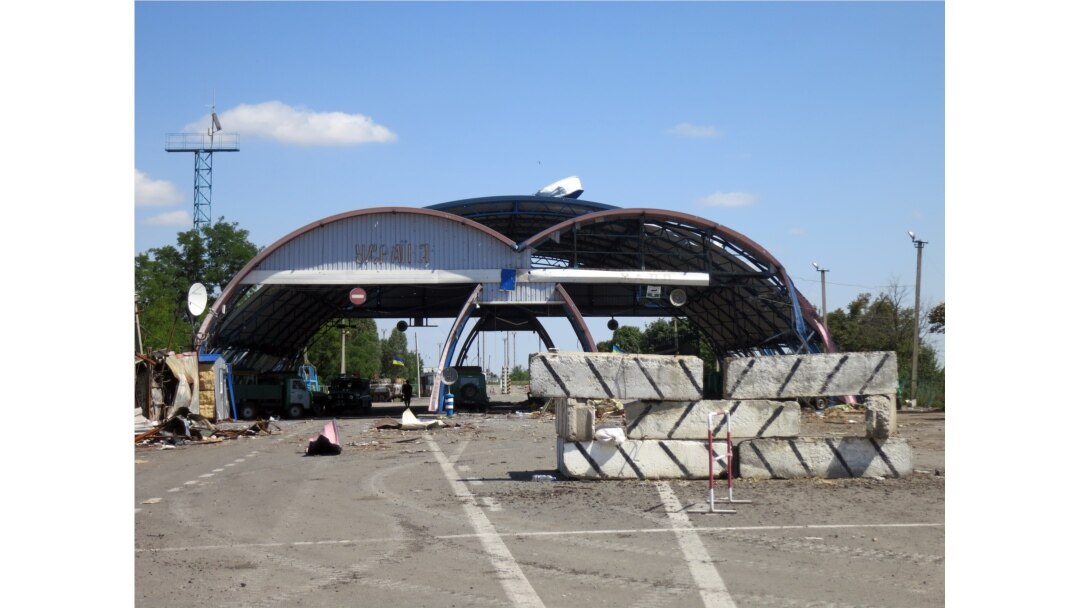 Пункт пропуска "Должанский" после обстрела, 2014 год