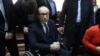 Обвиняемый в похищении и избиении участников протестов во время Евромайдана Геннадий Кернес во время заседания Киевского районного суда Полтавы, 21 января 2015. После покушения Кернес оставался в инвалидном кресле