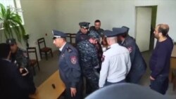 Полиция выгнала кандидата в мэры Еревана из офиса соперника