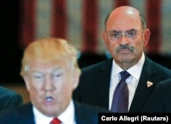 Allen Weisselberg este unul dintre colaboratorii foarte apropiați ai lui Donald Trump și a gestionat afacerile sale cât timp acesta a fost președinte. Imagine din Manhattan, New York, May 31, 2016