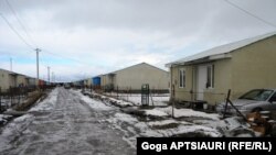 Согласно принятому парламентом 27 декабря 2011 года пакету поправок, вынужденно перемещенными лицами считаются лишь люди, которые проживали на оккупированных территориях, то есть в Абхазской автономной республике и в бывшей Югоосетинской автономной област