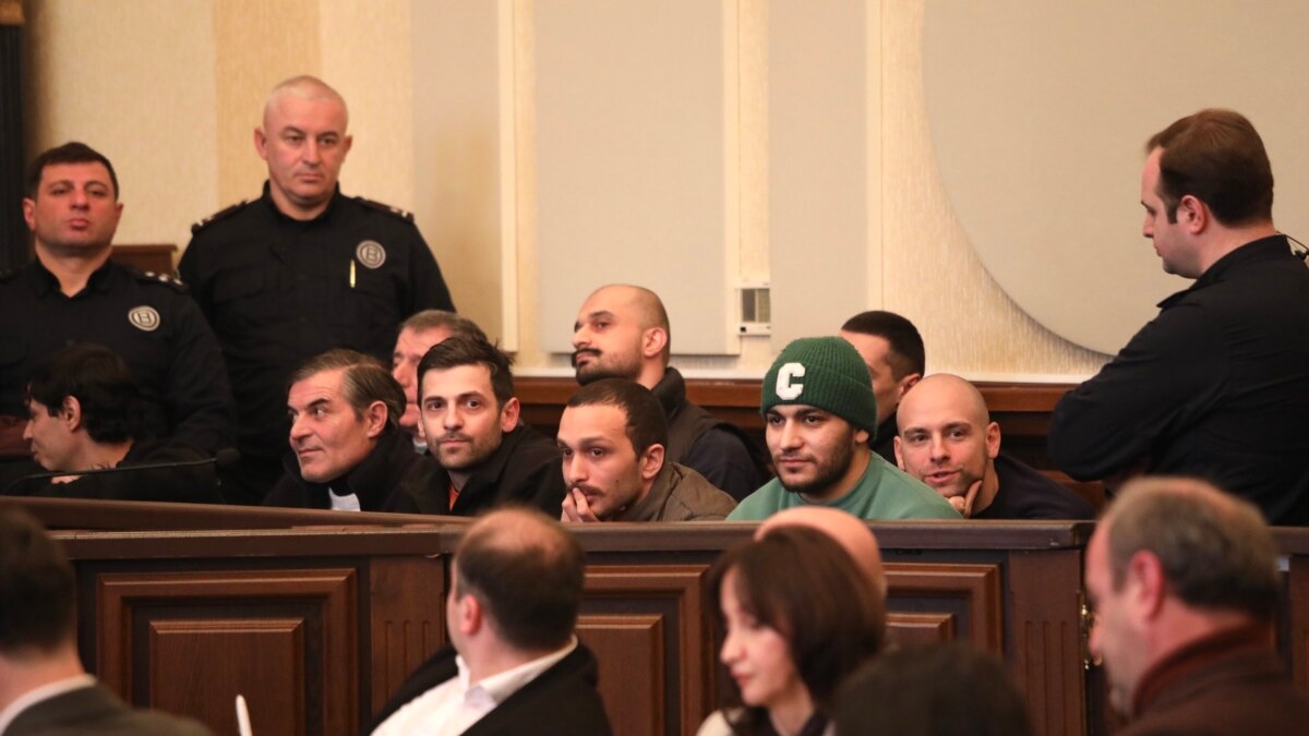 მოსამართლე შვანგირაძემ ჯგუფურ ძალადობაში ბრალდებული 11 დემონსტრანტი პატიმრობაში დატოვა