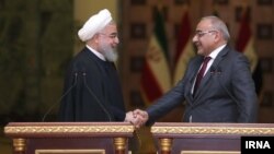 عادل عبدالمهدی (راست) در کنار حسن روحانی