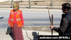 Türkmenistan. Köçe arassalaýjylar