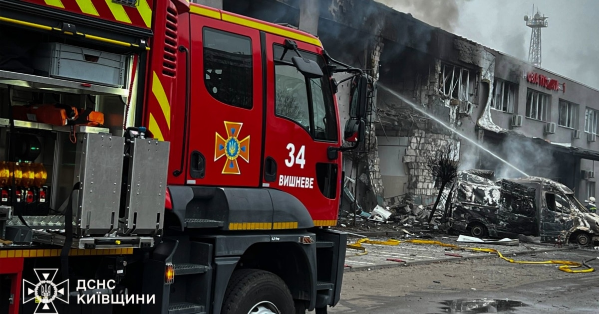 Троє постраждалих залишаються в лікарнях після російської атаки на Київщину