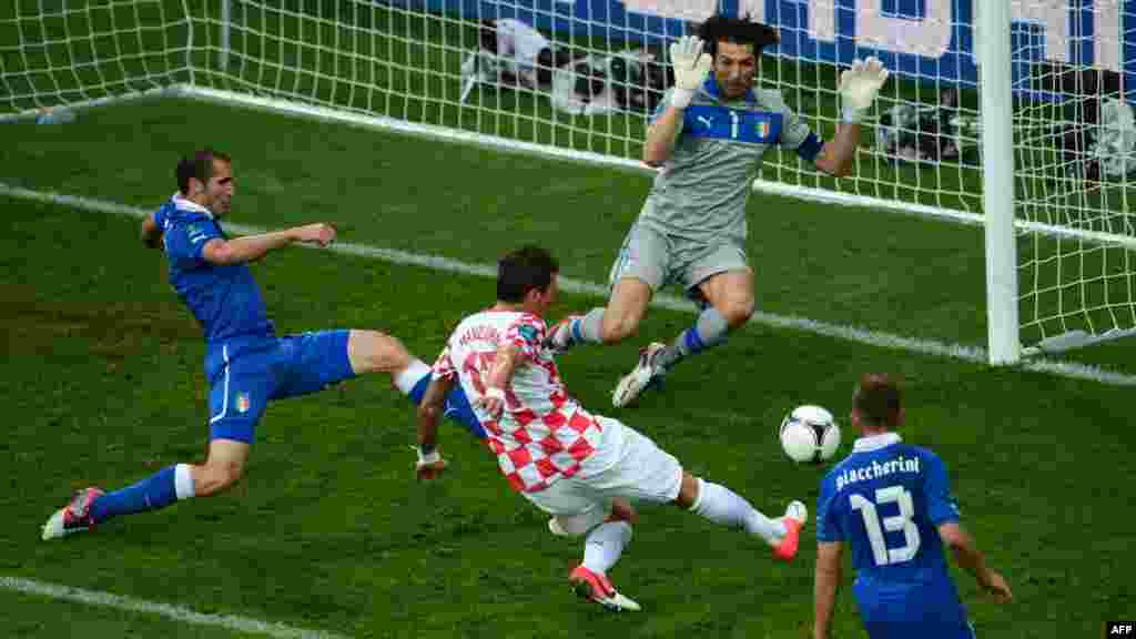 Poljska - Utakmica Italija-Hrvatska, Poznan, 14. juni 2012. Foto: AFP / Dimitar Dilkoff 