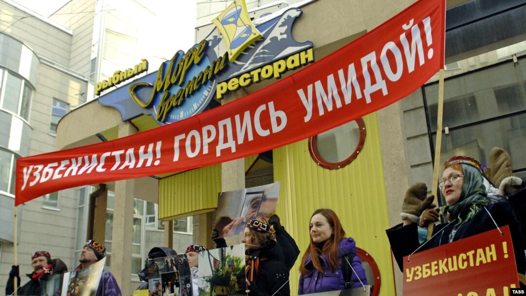 Акция в поддержку Умиды Ахмедовой у посольства Узбекистана в Москве, 11 февраля 2010 г.
