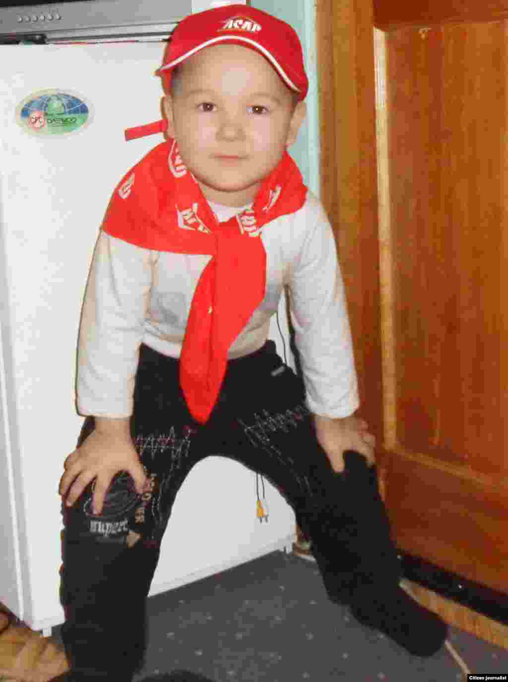 Бахтияр. Партия - это хорошо, бесплатно форму дают. Прислала Шынар Бикенова