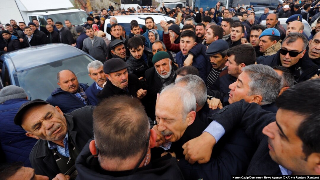 Trenutak napada na lidera Republikanske stranke Kemala Kilicdaroglua, u blizini Ankare, 21. aprila 2019.