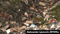 Goma të hedhura në deponinë e Mostinës në Rozhajë të Malit të Zi