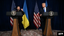 აშშ-ის და უკრაინის პრეზიდენტები დონალდ ტრამპი და ვოლოდიმირ ზელენსკი ფლორიდაში 28 დეკემბერს გამართული შეხვედრის შემდგომ პრესკონფერენციაზე 