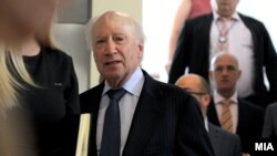 Посредникот во спорот за името Метју Нимиц