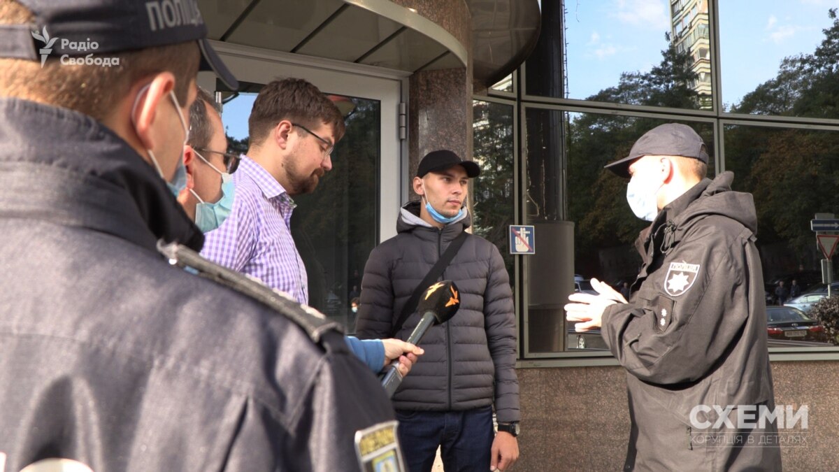 Нацполіція відкрила справу через напад на журналістів «Схем» у кабінеті голови «Укрексімбанку»