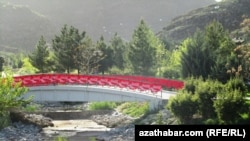 Seýilgähdäki emeli döredilen köljagaz 1-2 ýyl bäri gurap ýatyr.